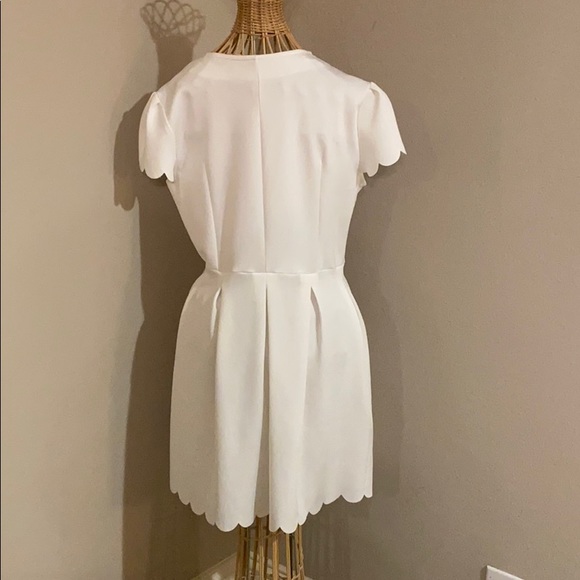 Beautiful scallop dress - Picture 2 of 4